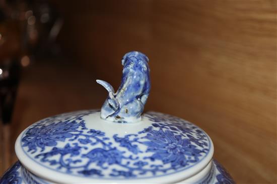 A pair of Chinese blue and white jars and covers, 19th century height 20cm